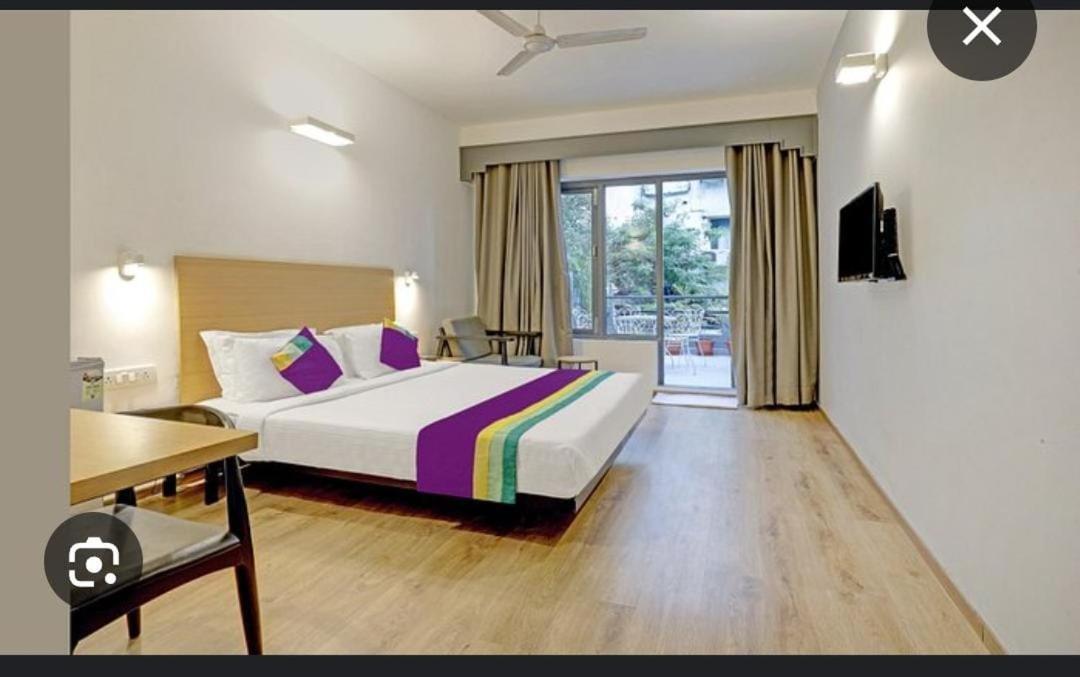 Blossom Rooms Hotel Vashishtha - Free Lunch Or Dinner- Free Breakfast 하이데라바드 외부 사진