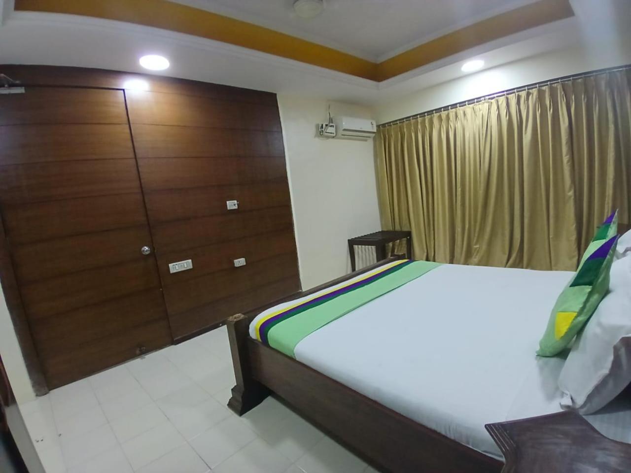 Blossom Rooms Hotel Vashishtha - Free Lunch Or Dinner- Free Breakfast 하이데라바드 외부 사진
